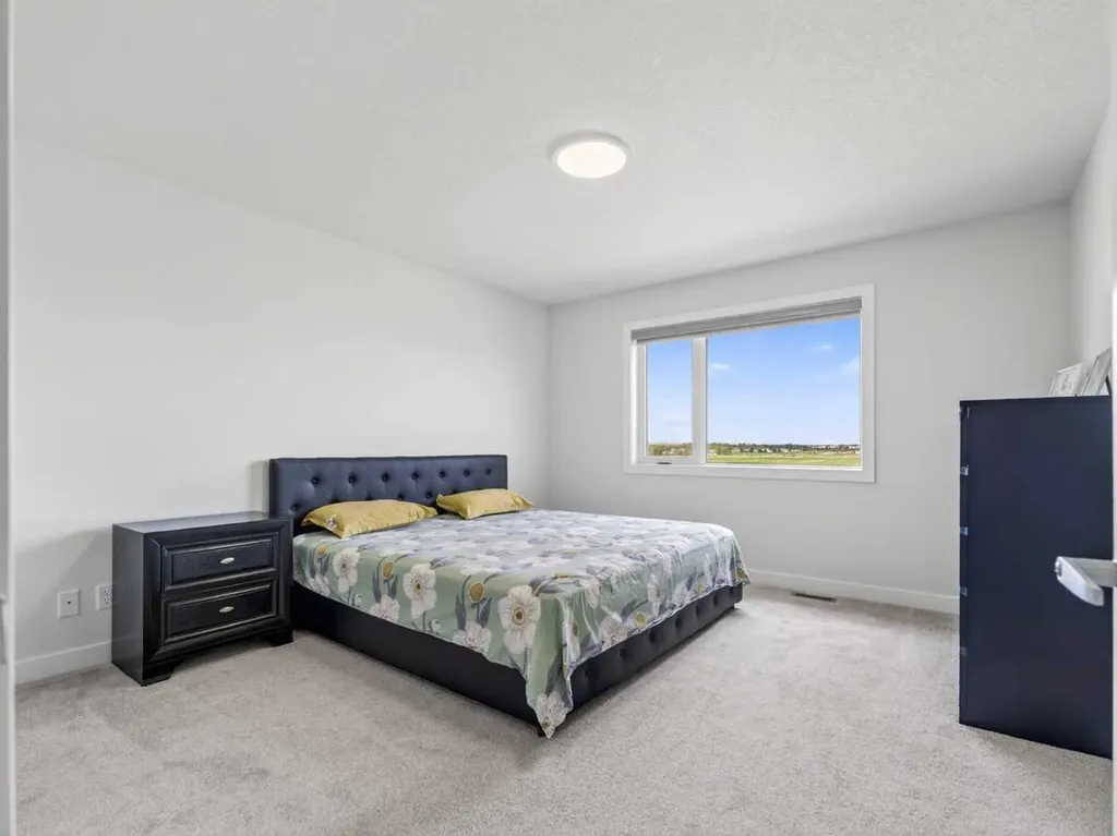 134 Hotchkiss Manor SE Calgary AB T3S 0J5
