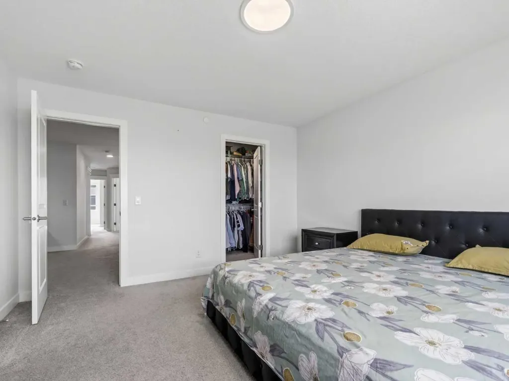 134 Hotchkiss Manor SE Calgary AB T3S 0J5