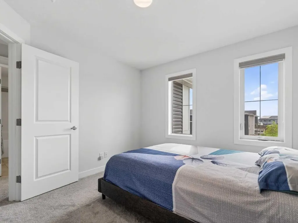 134 Hotchkiss Manor SE Calgary AB T3S 0J5