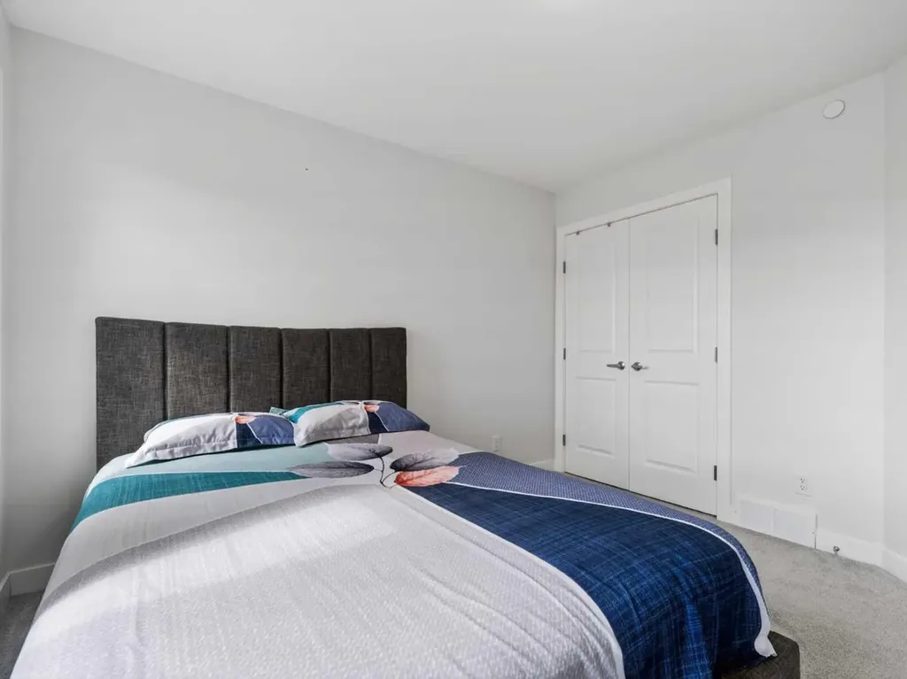 134 Hotchkiss Manor SE Calgary AB T3S 0J5