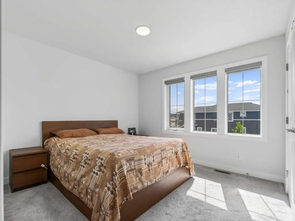 134 Hotchkiss Manor SE Calgary AB T3S 0J5