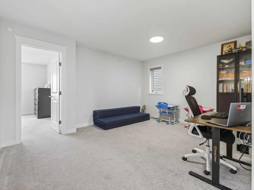 134 Hotchkiss Manor SE Calgary AB T3S 0J5
