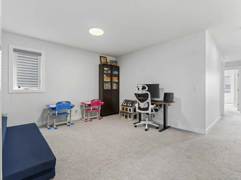 134 Hotchkiss Manor SE Calgary AB T3S 0J5