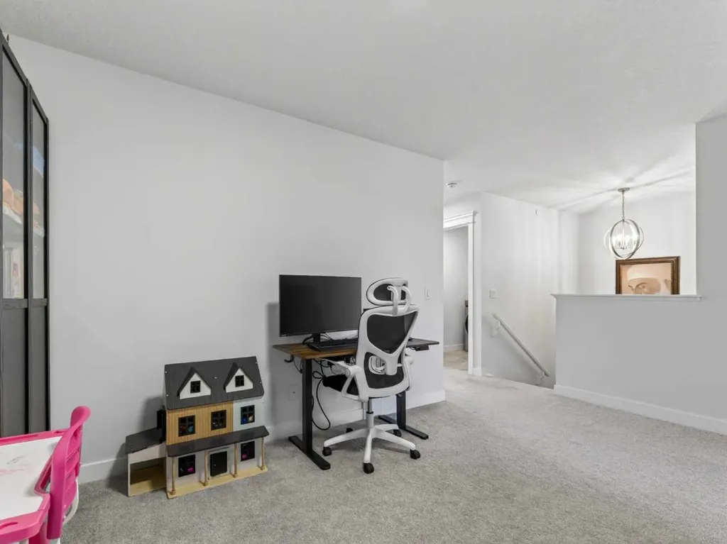 134 Hotchkiss Manor SE Calgary AB T3S 0J5