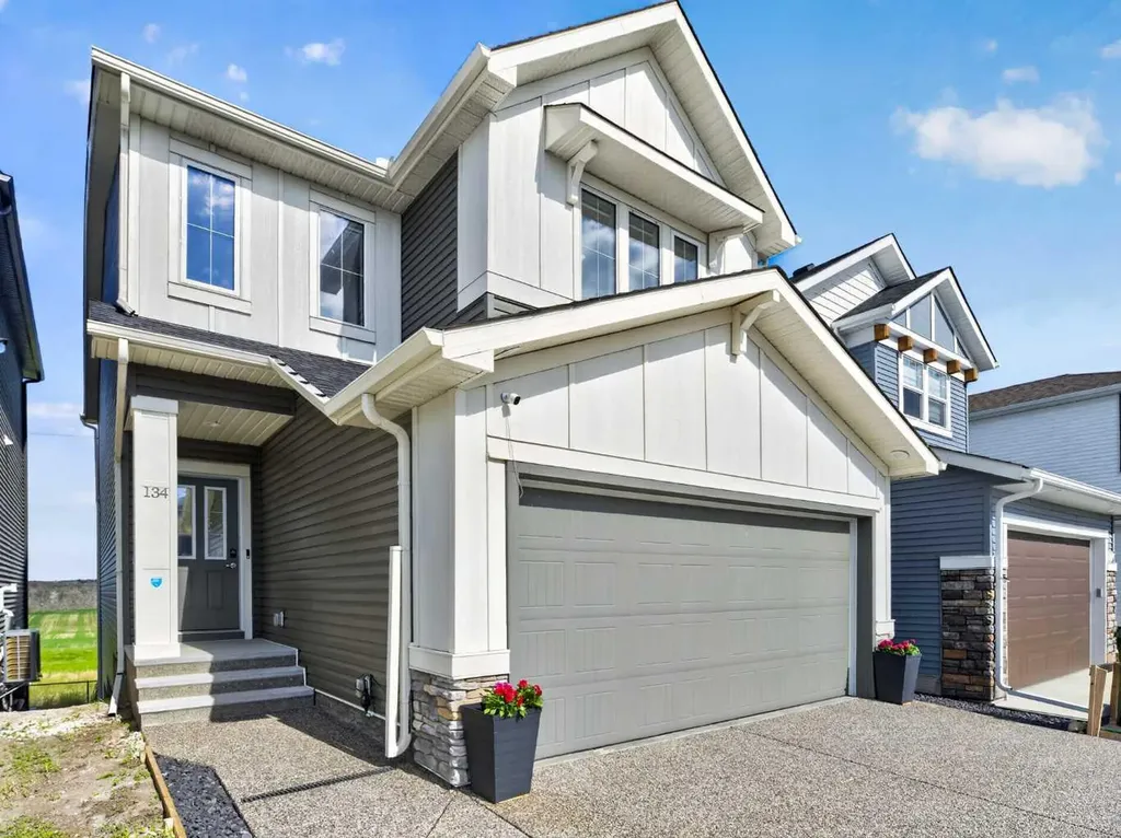 134 Hotchkiss Manor SE Calgary AB T3S 0J5