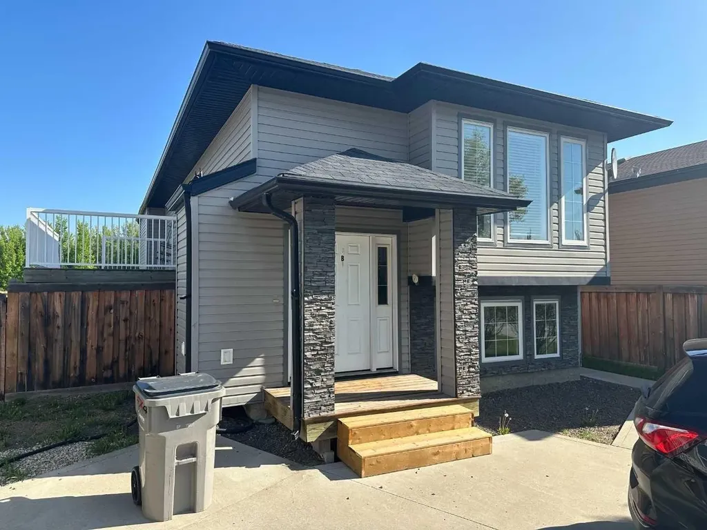 8876 75 Avenue Grande Prairie AB T8X 0H8