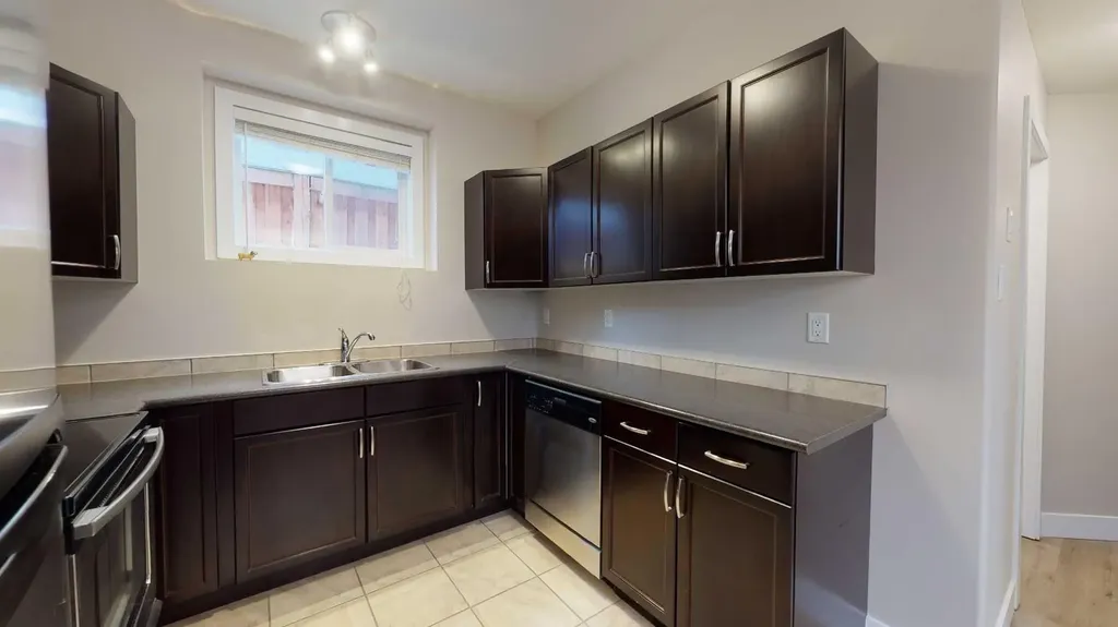 8876 75 Avenue Grande Prairie AB T8X 0H8