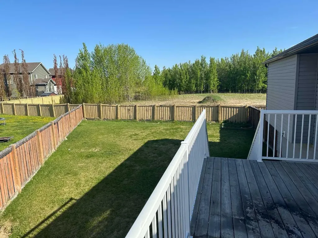 8876 75 Avenue Grande Prairie AB T8X 0H8