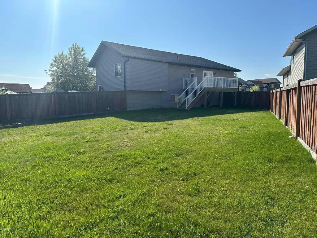 8876 75 Avenue Grande Prairie AB T8X 0H8