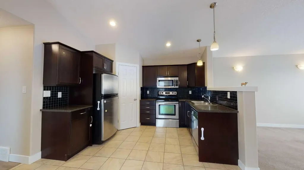 8876 75 Avenue Grande Prairie AB T8X 0H8