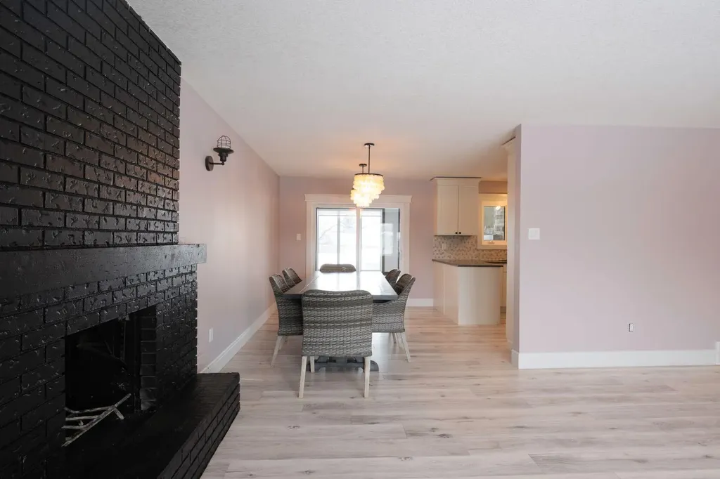 113 Dundas Road Fort Mcmurray AB T9K1B8