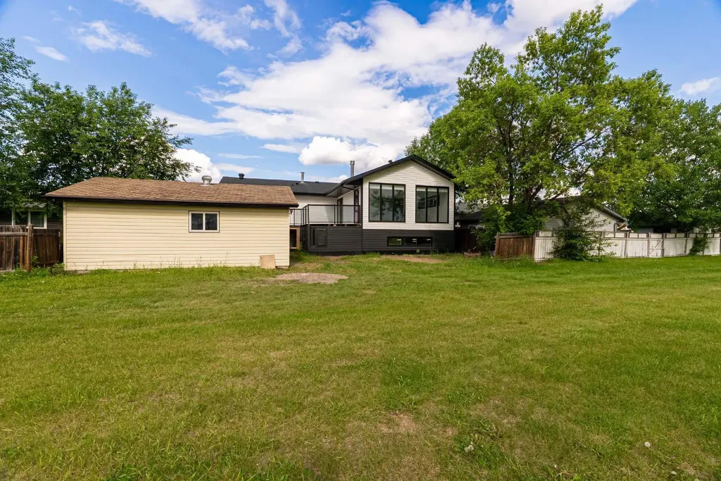 113 Dundas Road Fort Mcmurray AB T9K1B8