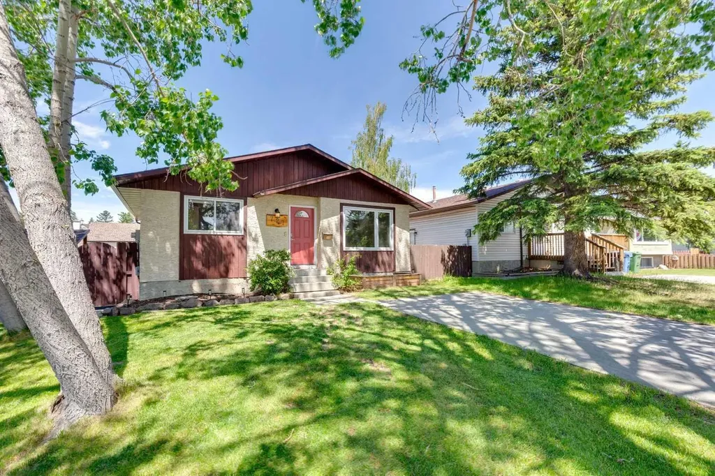 727 Ranchview Circle NW Calgary AB T3G1A9