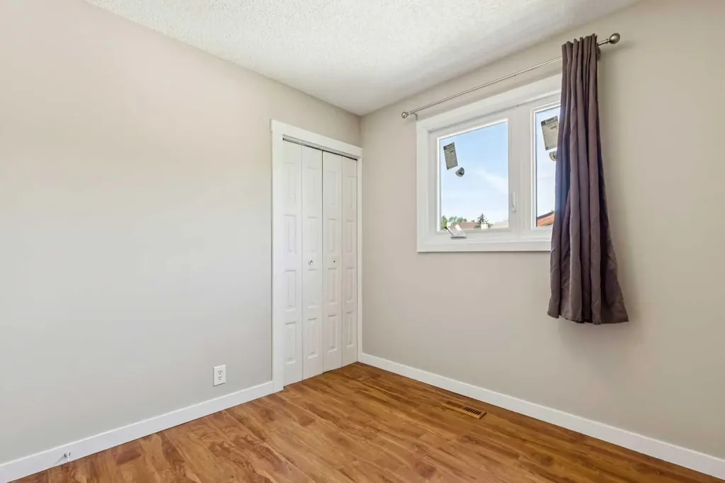 727 Ranchview Circle NW Calgary AB T3G1A9
