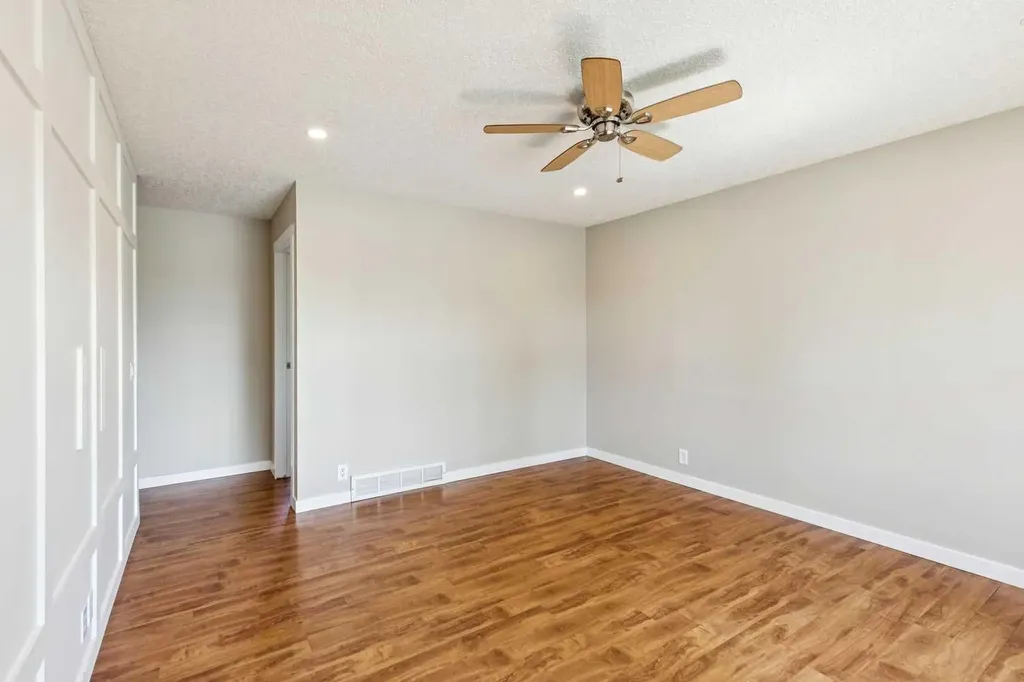 727 Ranchview Circle NW Calgary AB T3G1A9