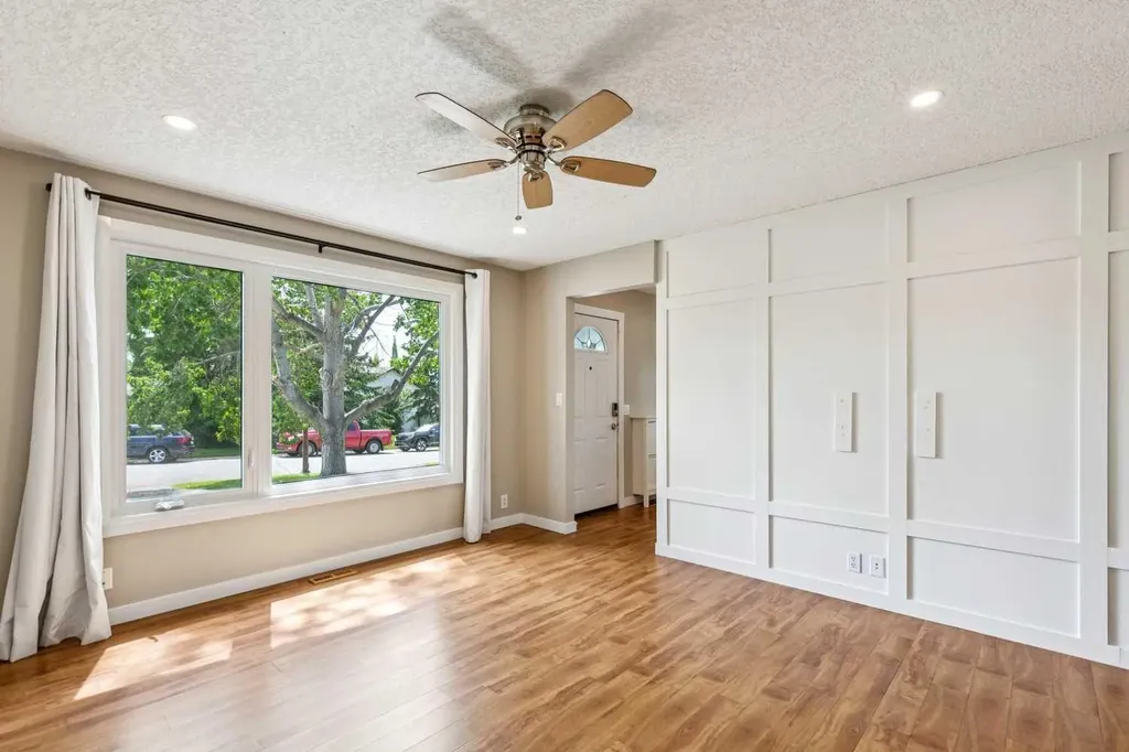 727 Ranchview Circle NW Calgary AB T3G1A9