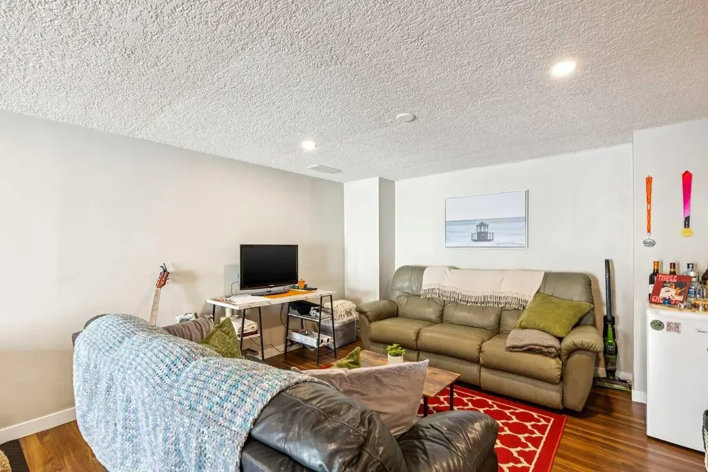 727 Ranchview Circle NW Calgary AB T3G1A9