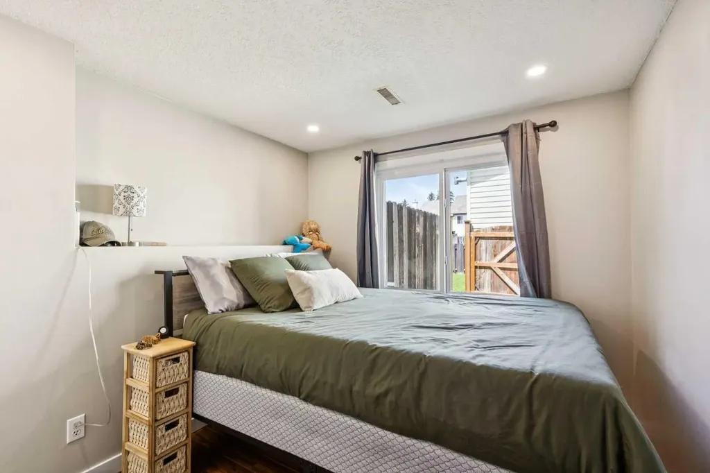727 Ranchview Circle NW Calgary AB T3G1A9