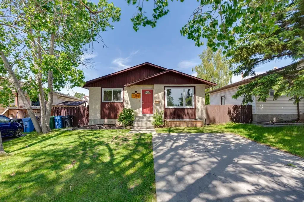 727 Ranchview Circle NW Calgary AB T3G1A9