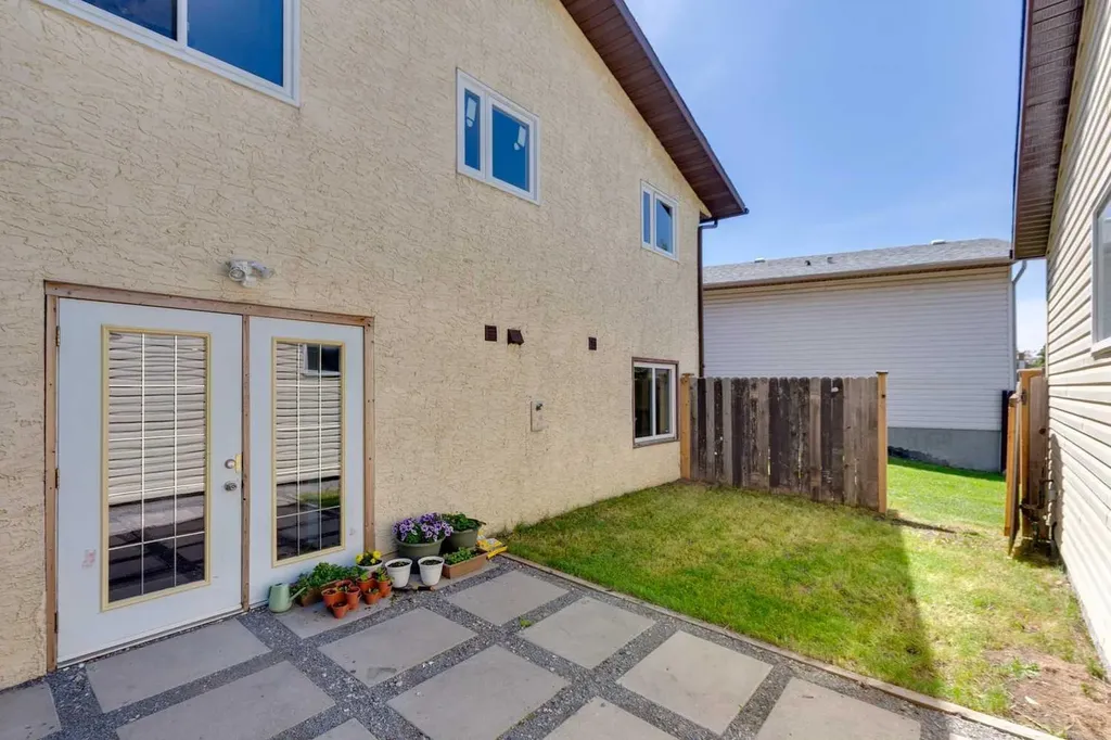 727 Ranchview Circle NW Calgary AB T3G1A9