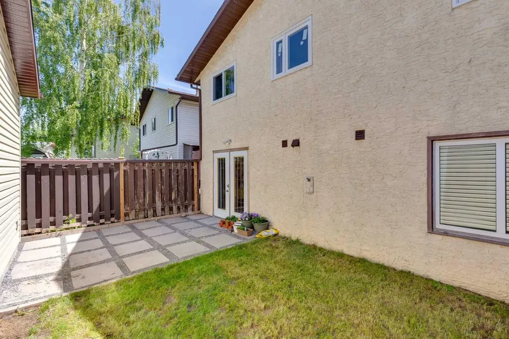 727 Ranchview Circle NW Calgary AB T3G1A9