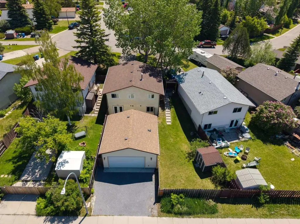 727 Ranchview Circle NW Calgary AB T3G1A9
