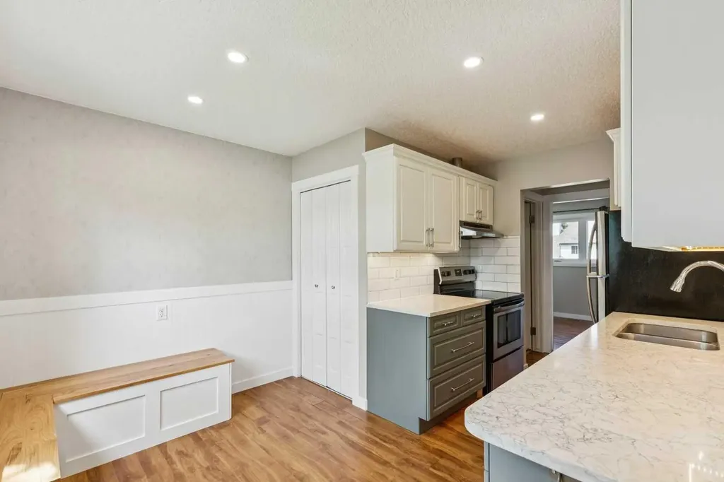 727 Ranchview Circle NW Calgary AB T3G1A9
