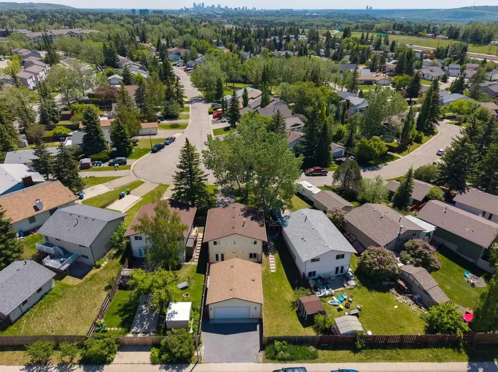 727 Ranchview Circle NW Calgary AB T3G1A9