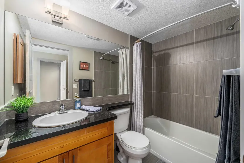 1422 Centre A Street NE Calgary AB T2E 2Z9