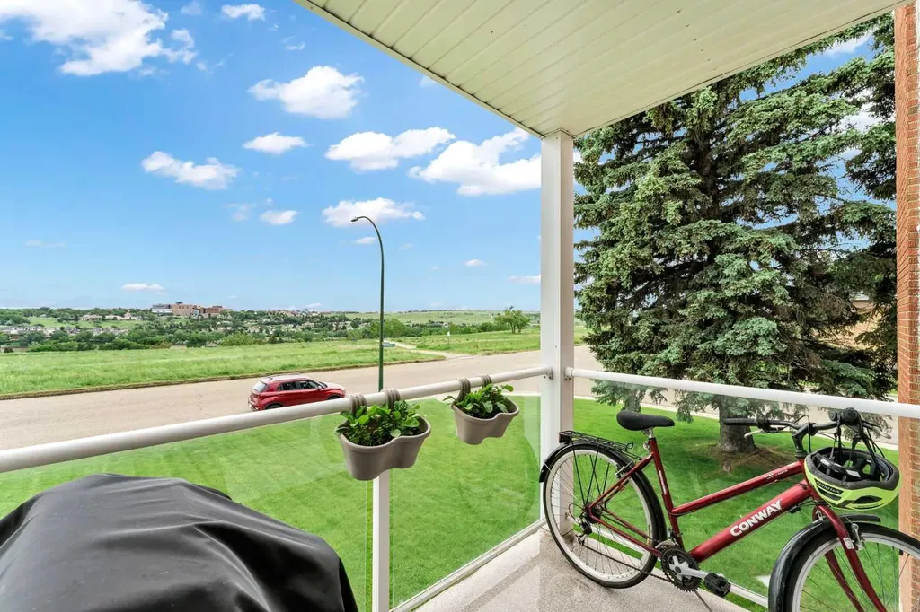 512 Mccutcheon Drive NW Medicine Hat AB T1A6X7