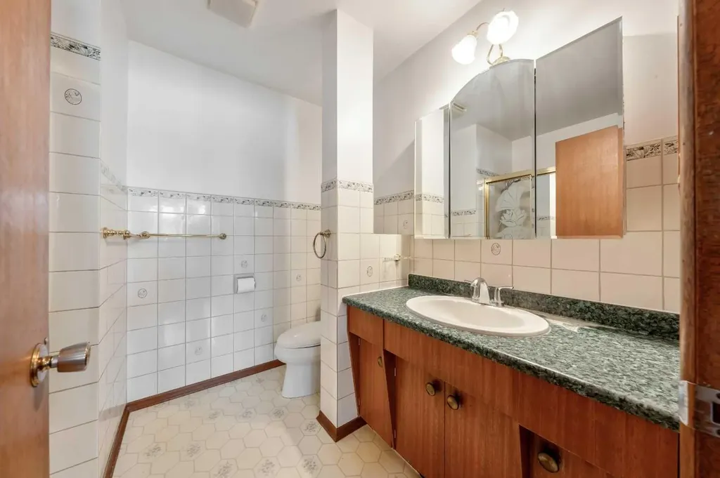 1811 Canberra Road NW Calgary AB T2L 0S3