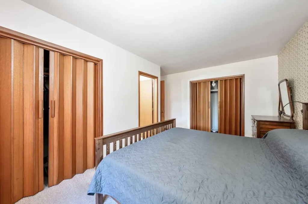 1811 Canberra Road NW Calgary AB T2L 0S3