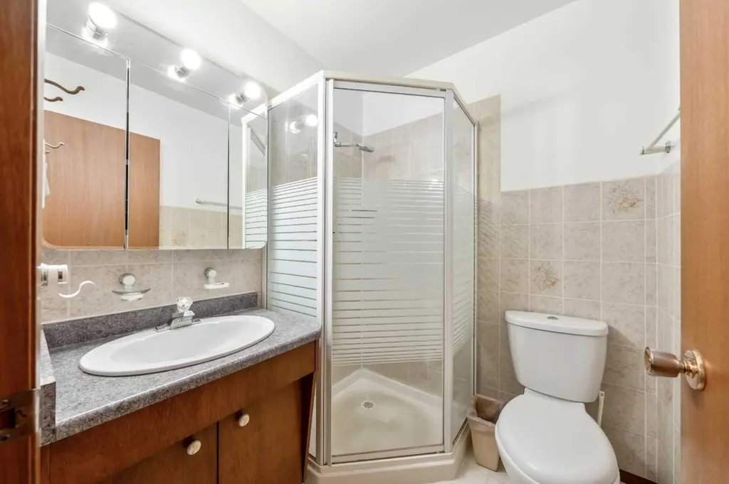 1811 Canberra Road NW Calgary AB T2L 0S3
