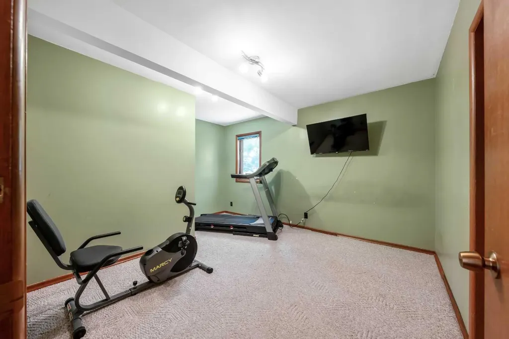 1811 Canberra Road NW Calgary AB T2L 0S3