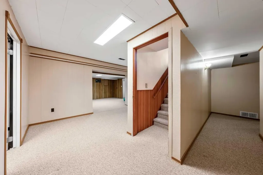 1811 Canberra Road NW Calgary AB T2L 0S3