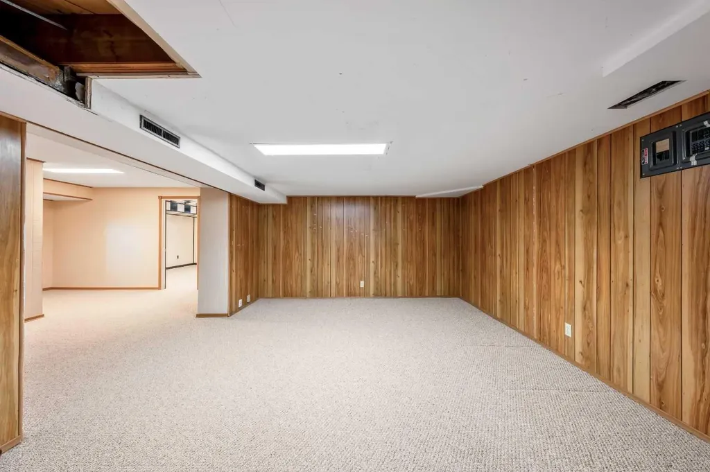 1811 Canberra Road NW Calgary AB T2L 0S3