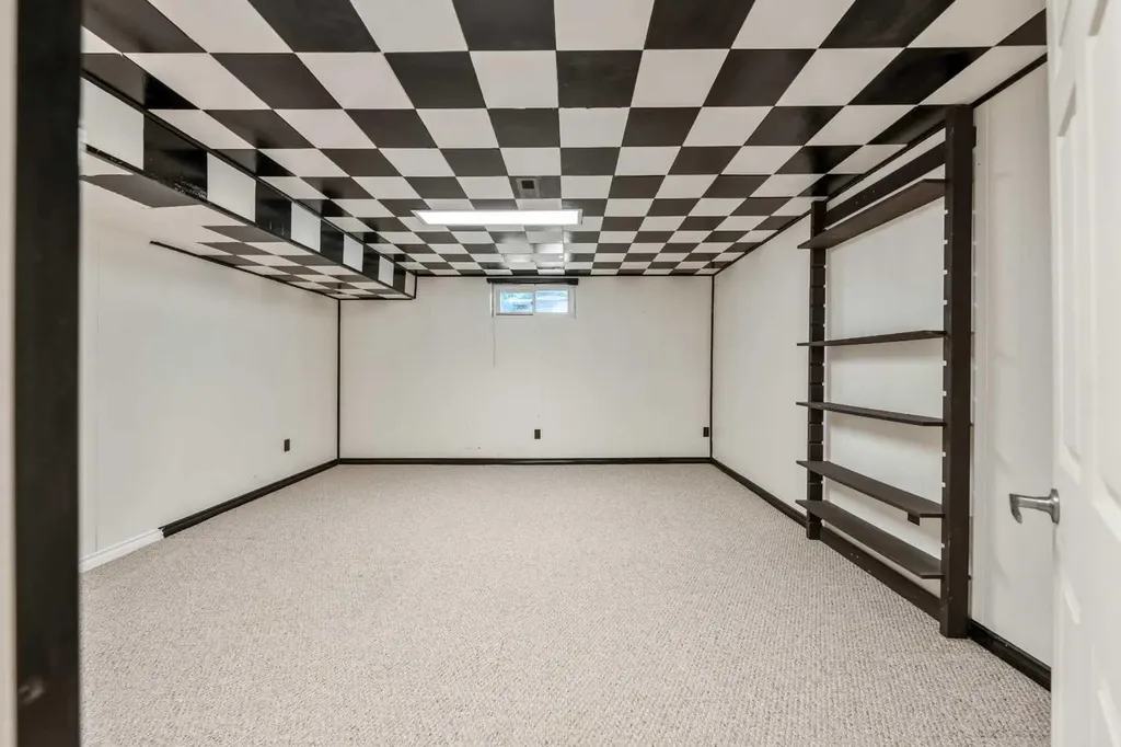 1811 Canberra Road NW Calgary AB T2L 0S3