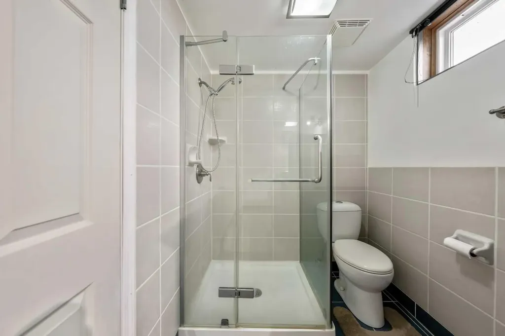 1811 Canberra Road NW Calgary AB T2L 0S3