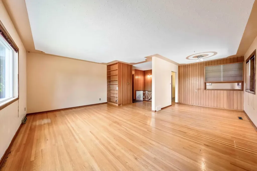 1811 Canberra Road NW Calgary AB T2L 0S3