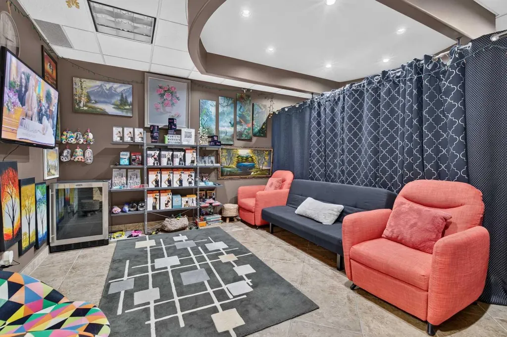 13111 156 Street NW Edmonton AB T5V 1R9