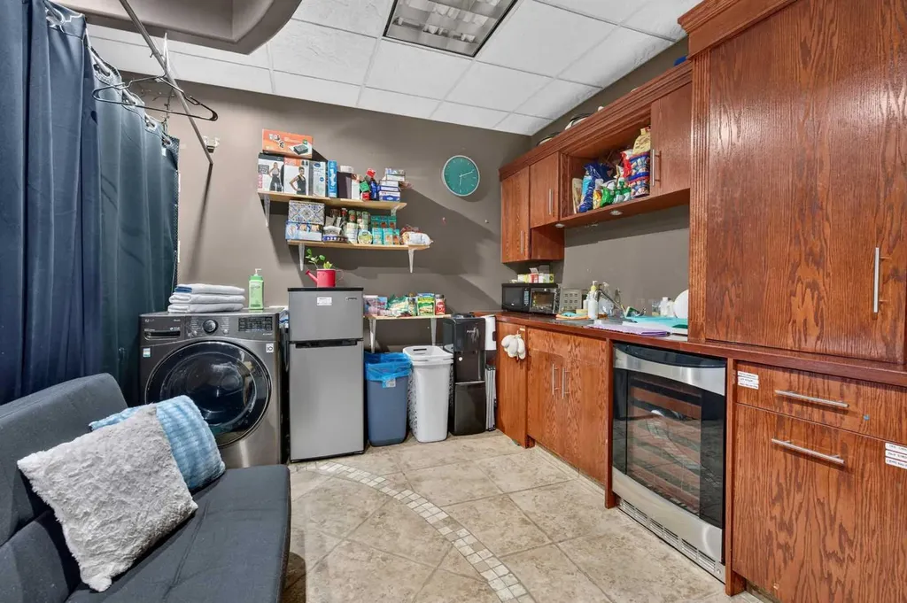 13111 156 Street NW Edmonton AB T5V 1R9