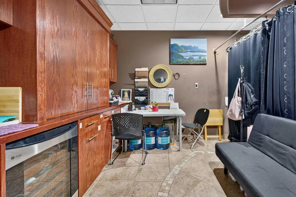 13111 156 Street NW Edmonton AB T5V 1R9