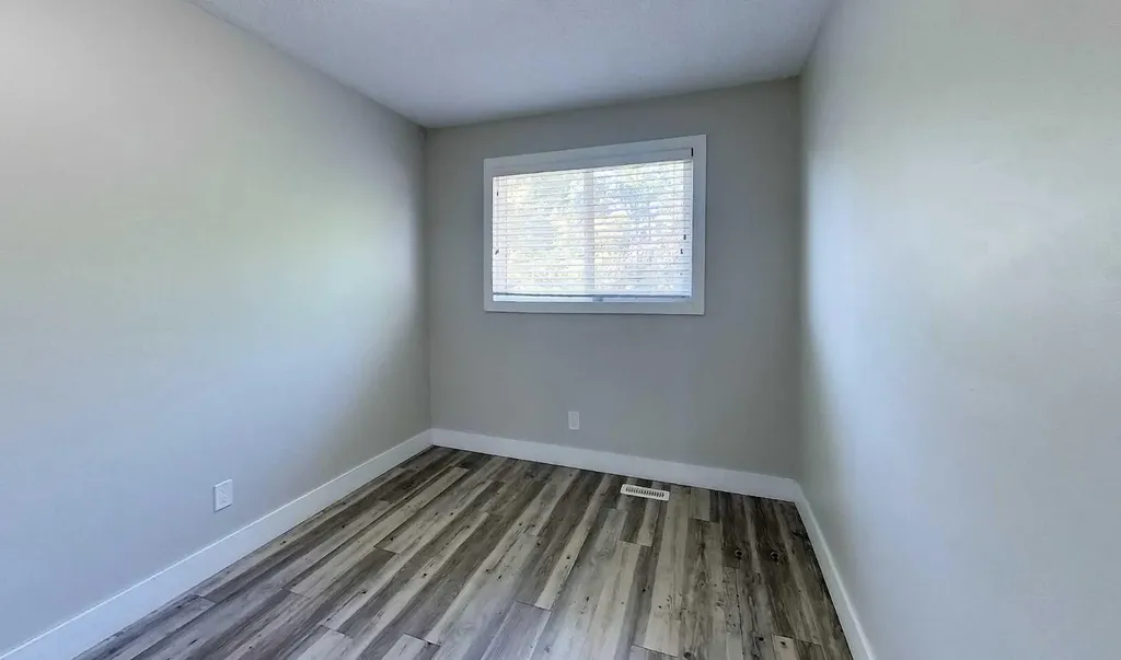5737 9 Avenue Edson AB T7E 1J4