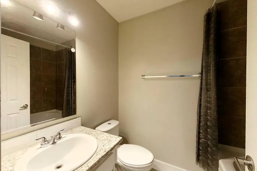 5737 9 Avenue Edson AB T7E 1J4