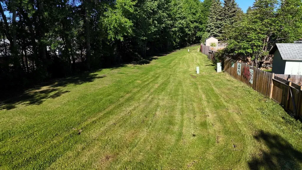 5737 9 Avenue Edson AB T7E 1J4