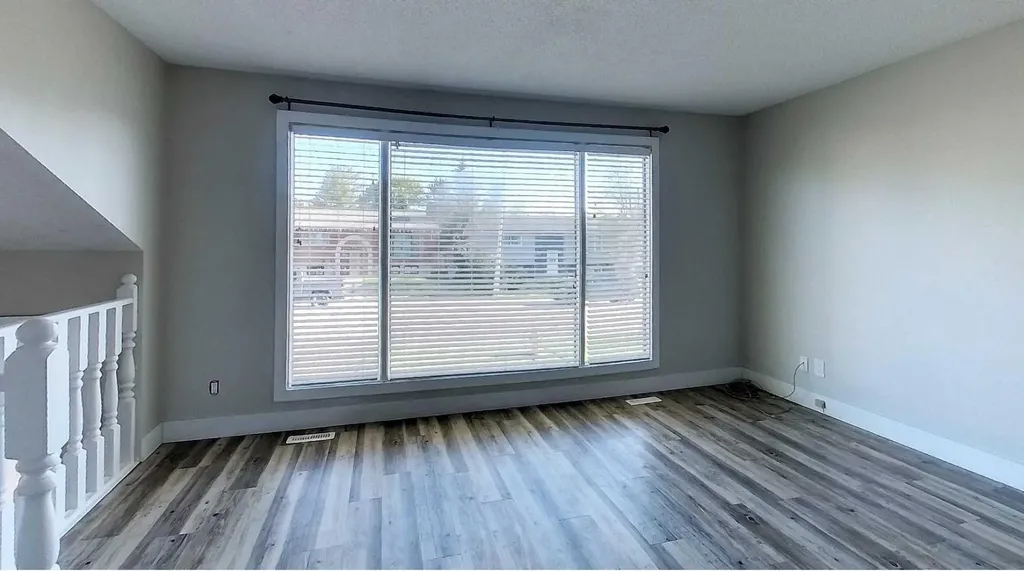 5737 9 Avenue Edson AB T7E 1J4