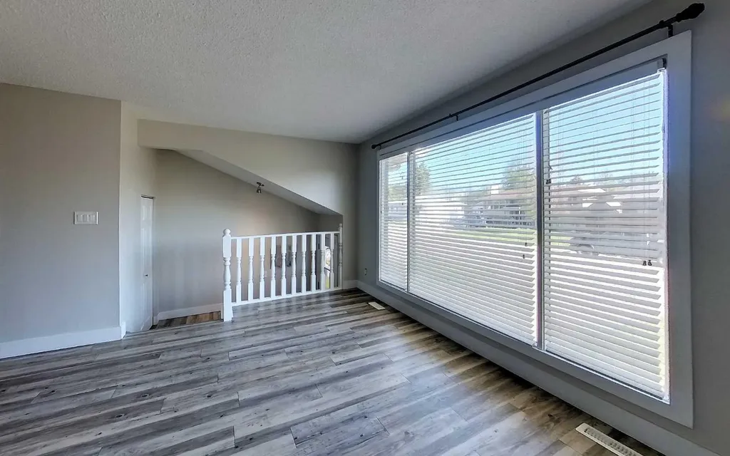5737 9 Avenue Edson AB T7E 1J4