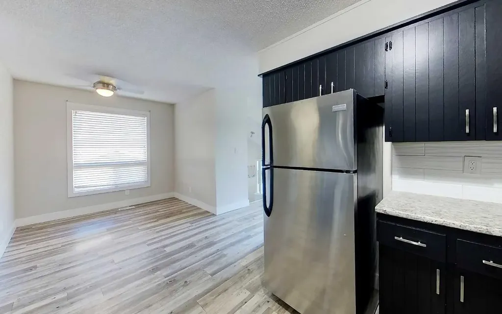 5737 9 Avenue Edson AB T7E 1J4