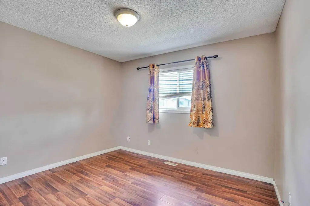 56 Fallingworth Bay NE Calgary AB T3J 1G3