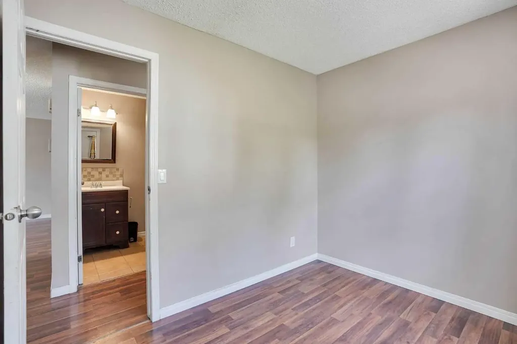 56 Fallingworth Bay NE Calgary AB T3J 1G3